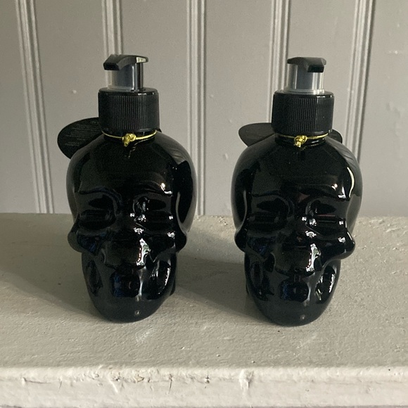 NWT 2 Black Skull 💀 Shaped -Blackberry Sage Scented Maison De Base Hand Soaps - Picture 6 of 16
